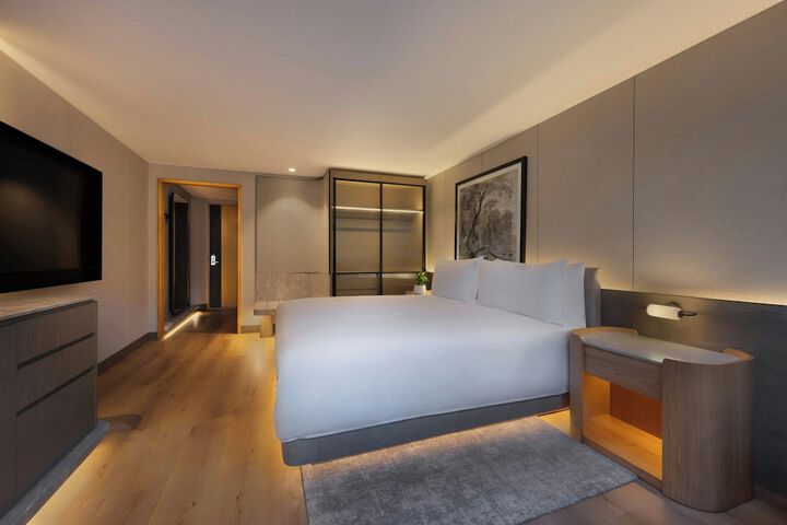 Room 10 of 107