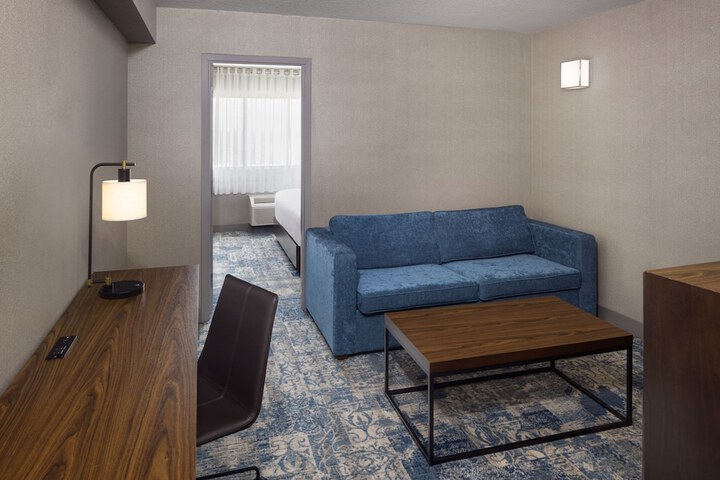 Room 32 of 77