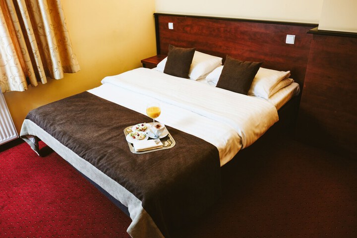 Room 16 of 99