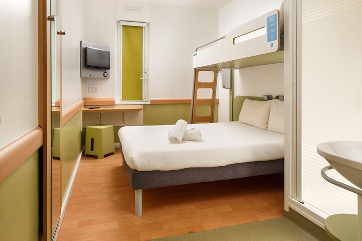 Room 4 of 55