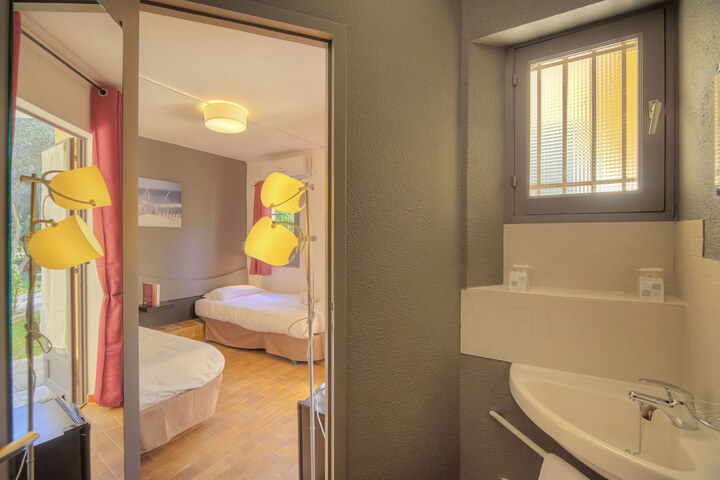 Room 7 of 61