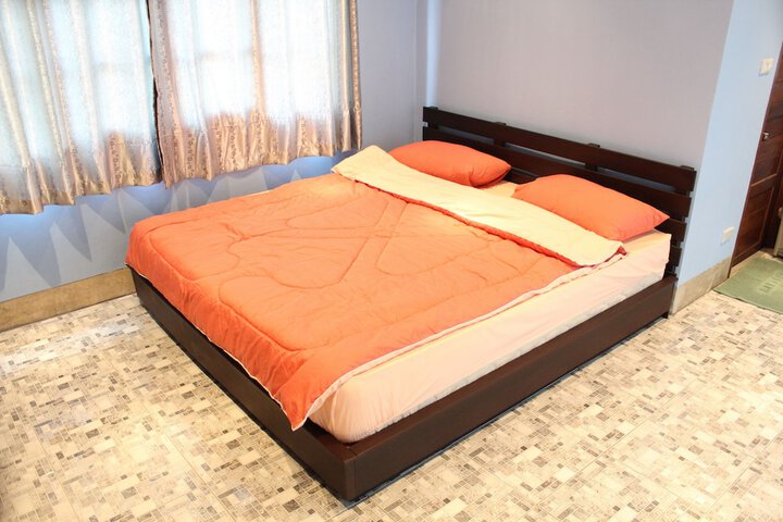 Room 6 of 19