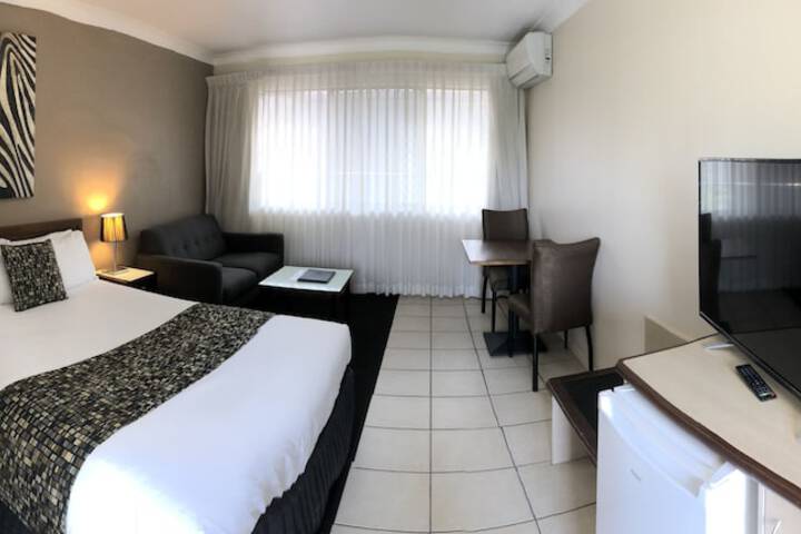Room 27 of 83