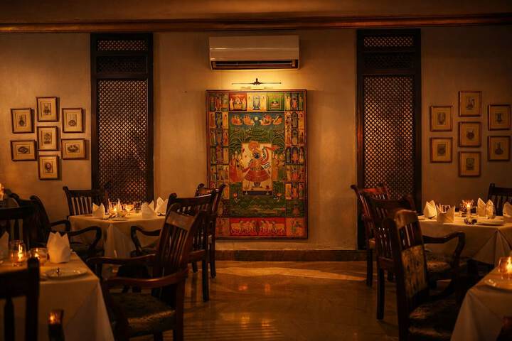 Dining 38 of 48