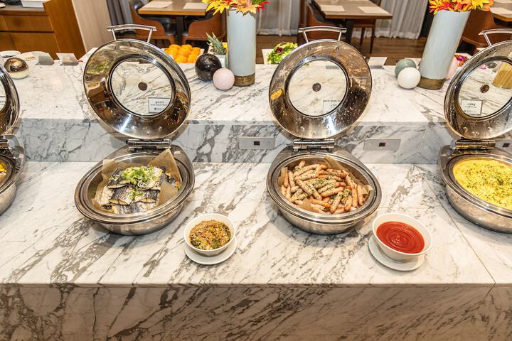 Dining 53 of 72