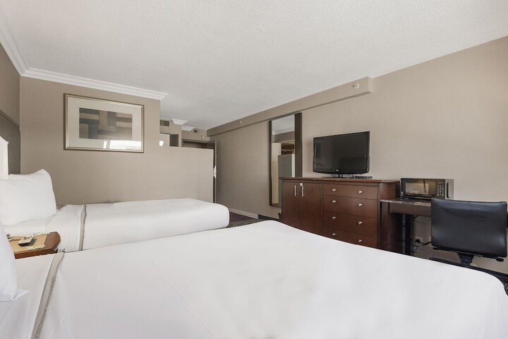 1 Queen Bed (18 of 23)