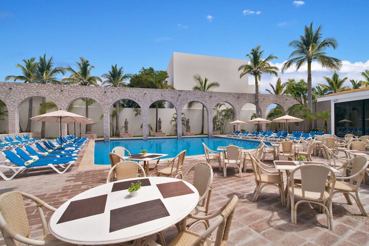 Hotel with Pool