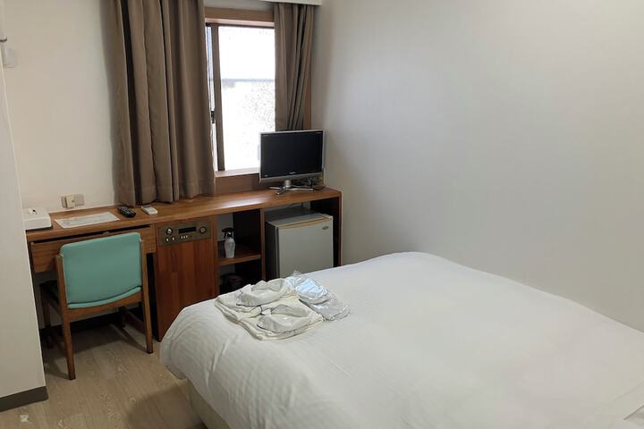 Room 5 of 11