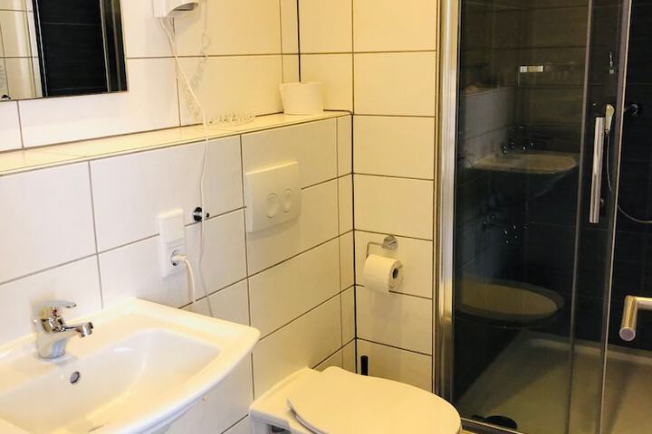 Room 9 of 13