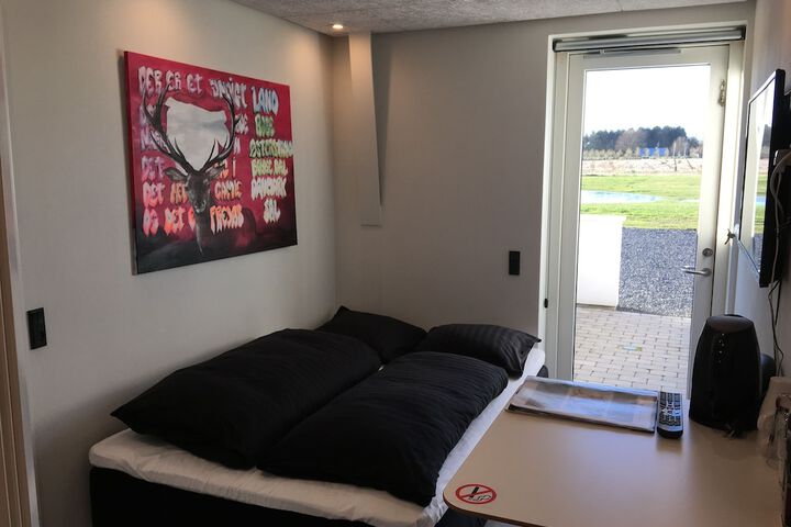 Room 9 of 83