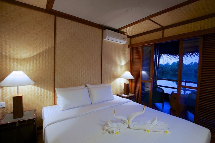 Room 5 of 35
