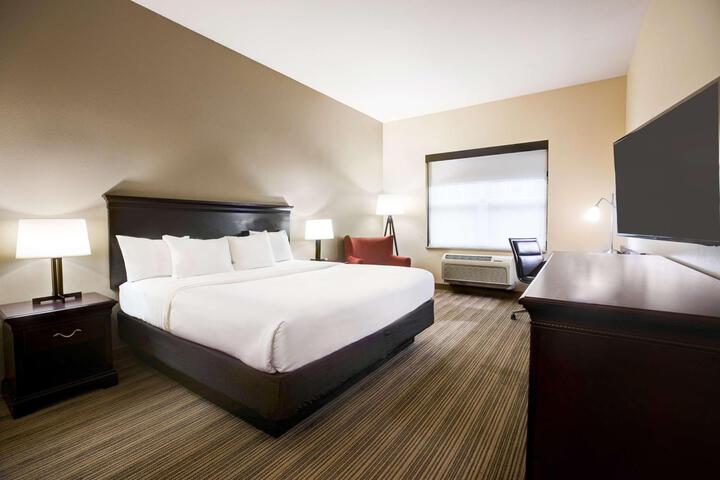 1 King Bed (3 of 16)