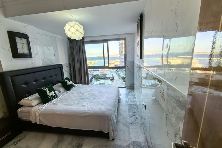 Room 4 of 404