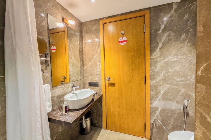 Room 35 of 71