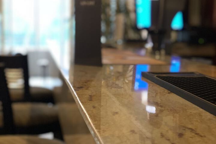 Lounge 30 of 39