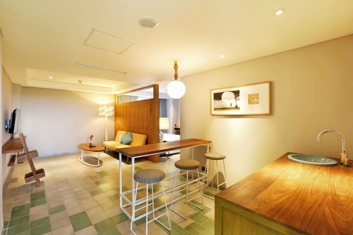Room 20 of 33