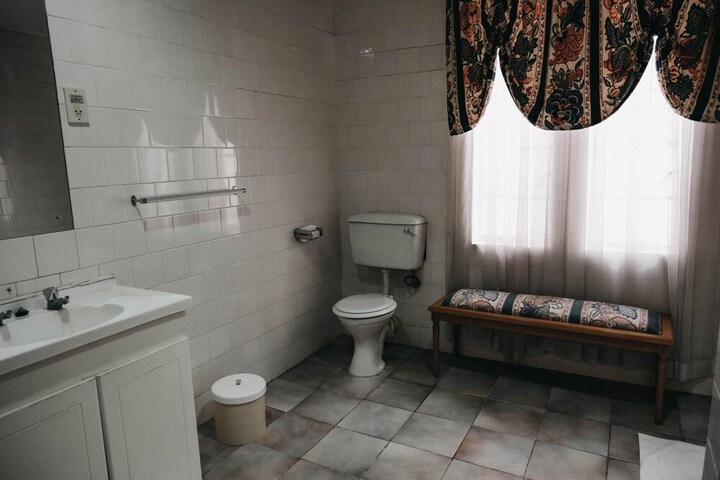 Room 42 of 54