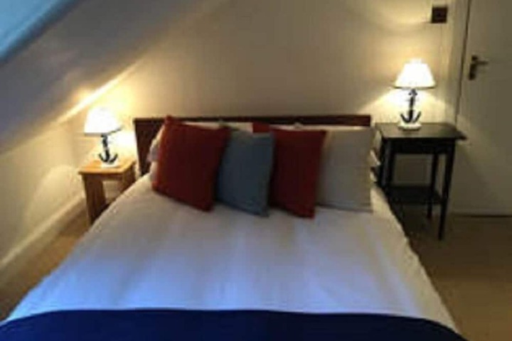 Room 14 of 18