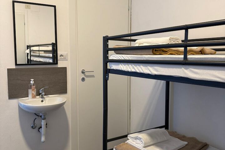 Room 12 of 21