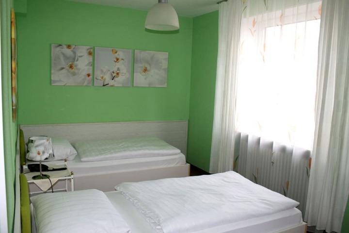 Room 6 of 34