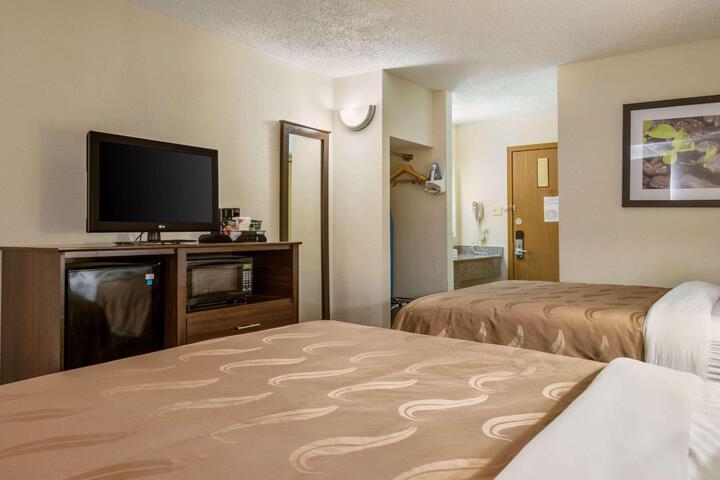 1 Queen Bed (2 of 9)