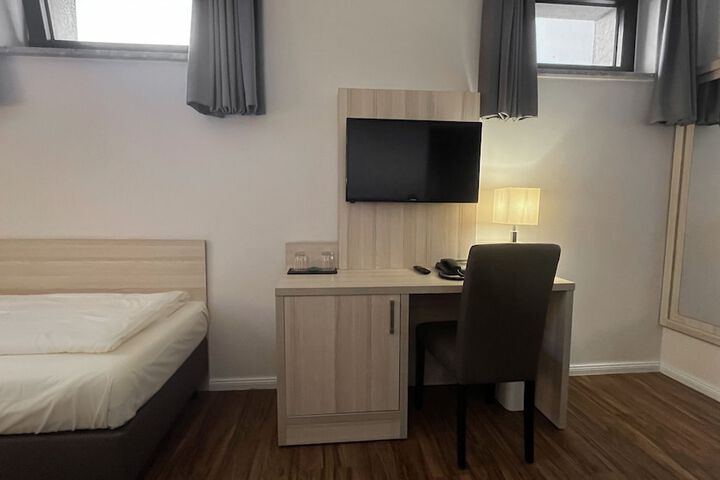 Room 48 of 92