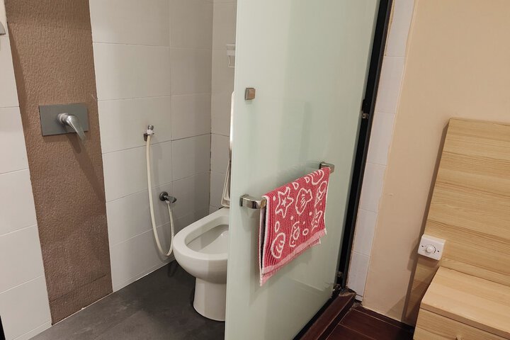 Room 33 of 48