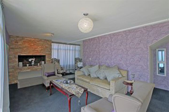 Lounge 14 of 23