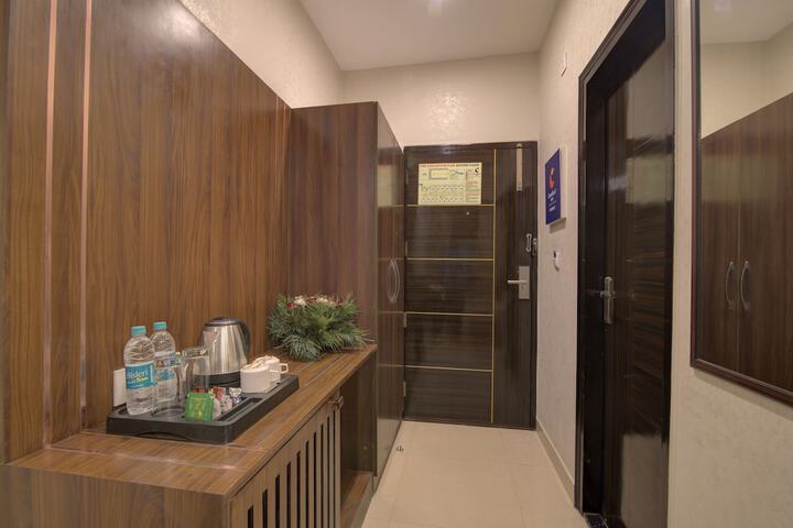Room 9 of 93