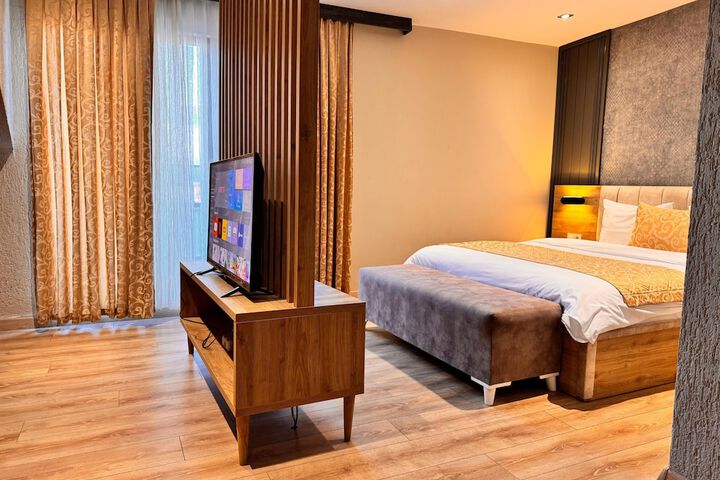 Room 17 of 31