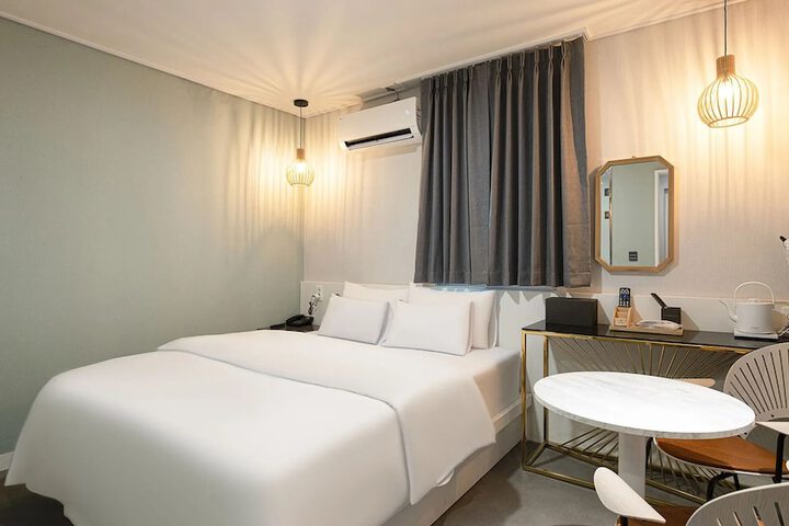 Room 14 of 24