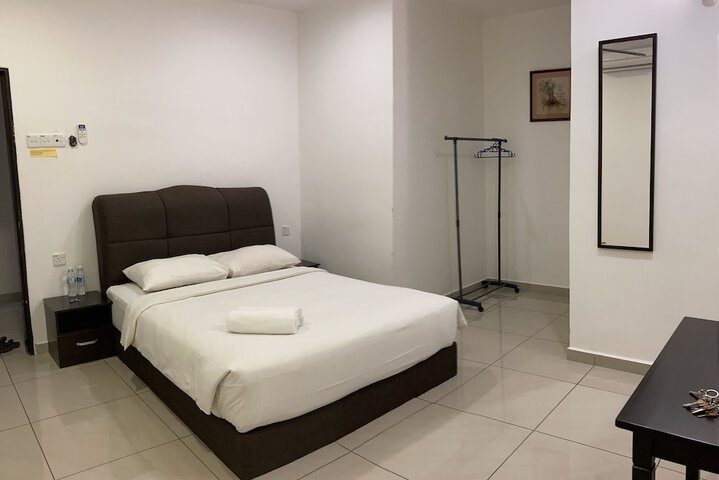 Room 7 of 33