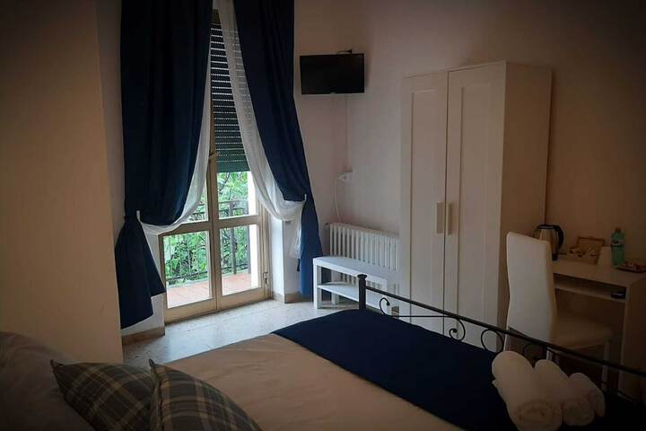 Room 2 of 6