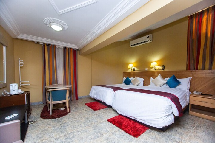 Room 14 of 64