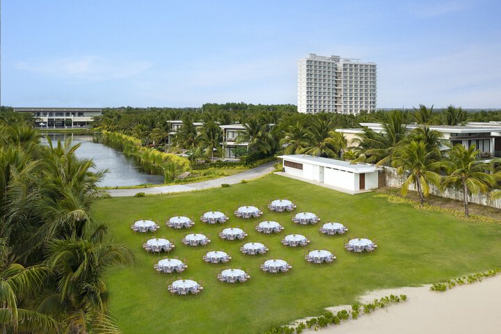 Hotel Exterior 136 of 139