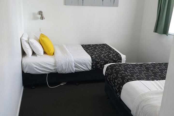 Room 10 of 42