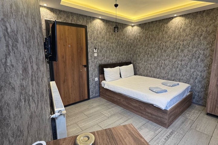 Room 8 of 17