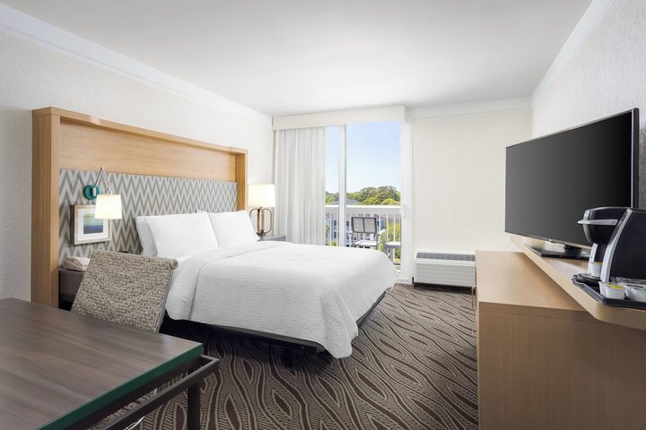 Room 34 of 100