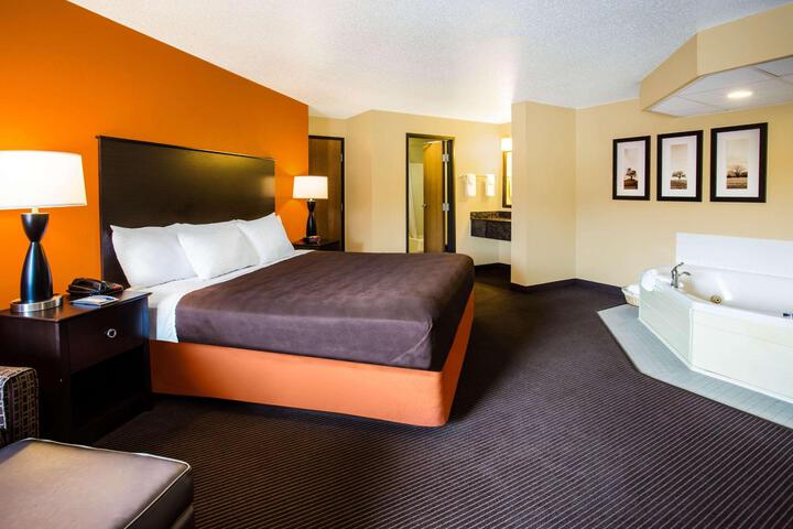1 King Bed (1 of 19)