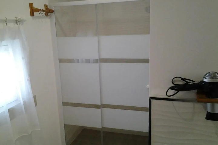 Room 2 of 2