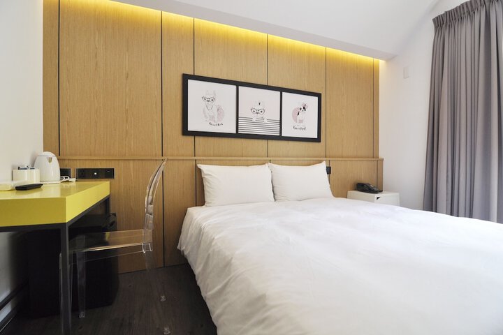 Room 9 of 28