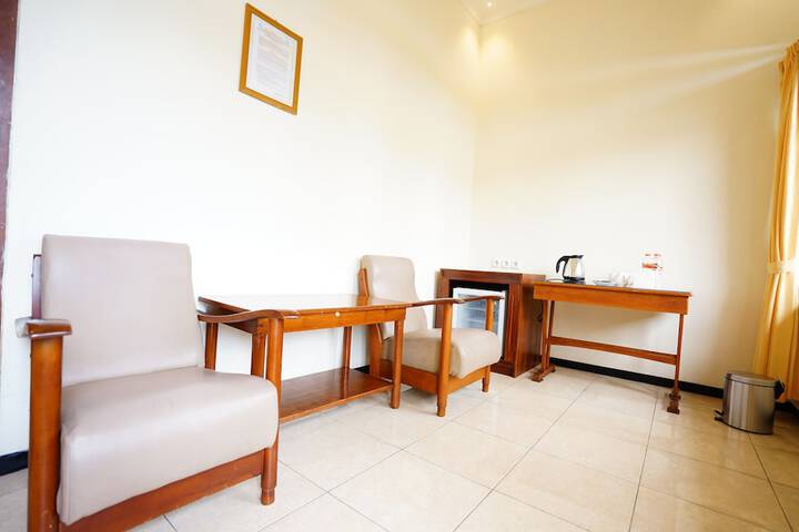 Room 6 of 80