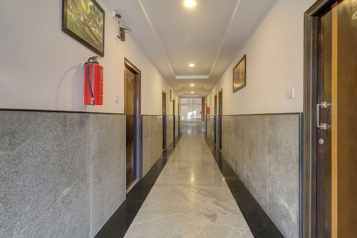 Ballroom/Hall 10 of 12