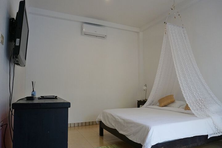 Room 12 of 127