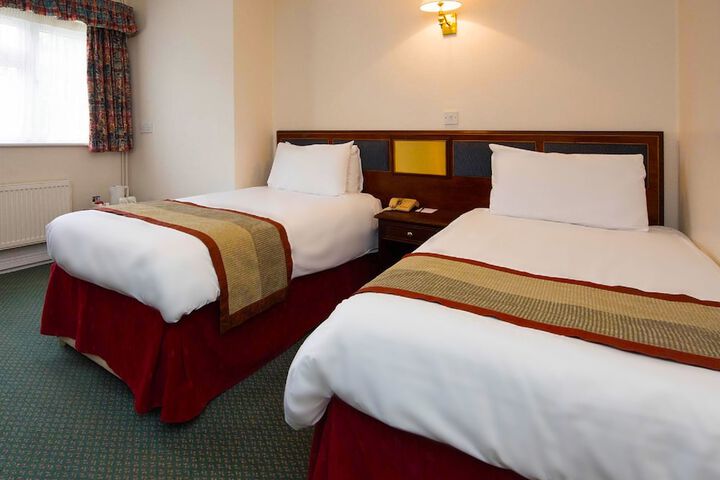 Room 4 of 75