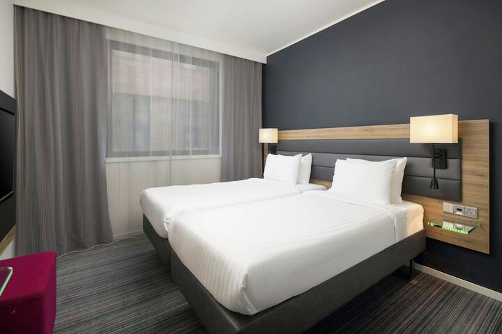 Room 38 of 103