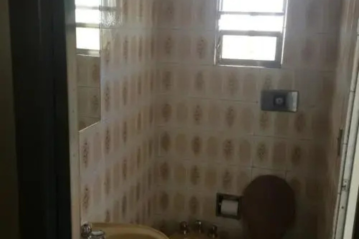 Room 8 of 13