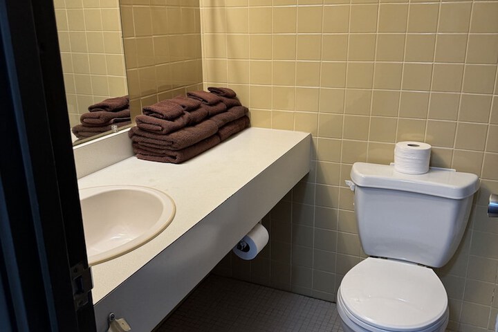Room 6 of 11
