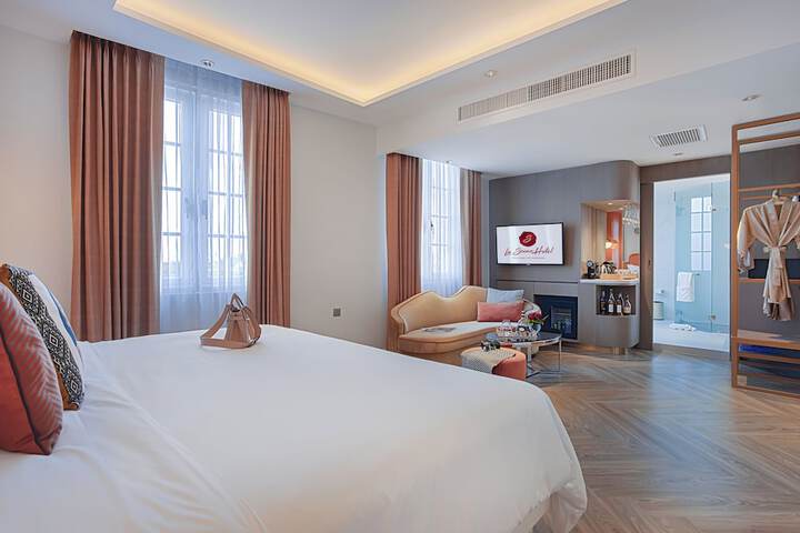 Room 6 of 70