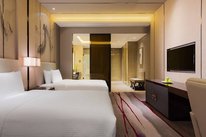 Room 3 of 43